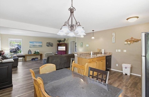 Osage Beach Cabin | Great Location, Margaritaville Amenities & Hot Tub