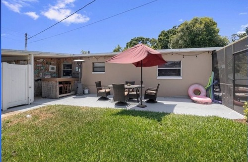 Pinellas Point House | Great Location w/Heated Pool with beautiful outdoor patio/bar area!