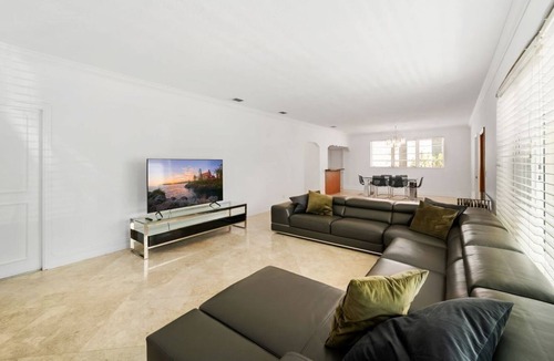 Surfside Villa | Great Miami Beach House