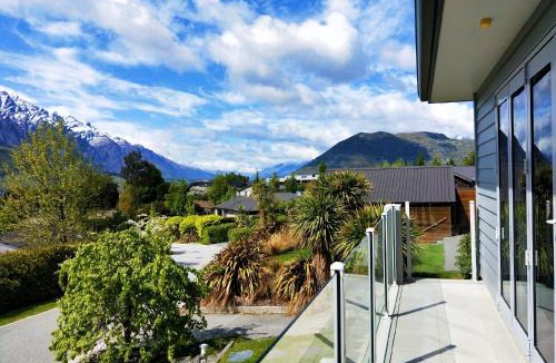 Lower Shotover House | Great Mountain View House