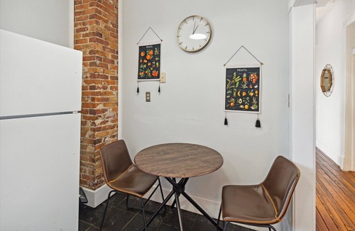 Metropolitan House | Great place for birthday weekends & traveling with friends ★ Starland District