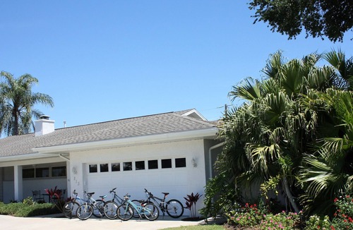Venice Villa | Great pool home in prime location (Golden Beach) on Venice Island ,walk to beach