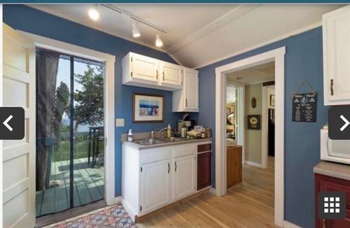 South Hero Cottage | GREAT RATES! CHARMING DOG FRIENDLY LAKESIDE COTTAGE