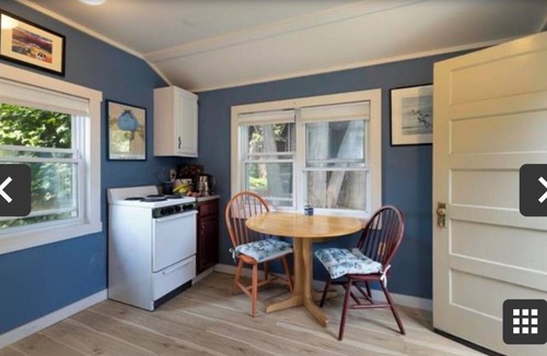South Hero Cottage | GREAT RATES! CHARMING DOG FRIENDLY LAKESIDE COTTAGE