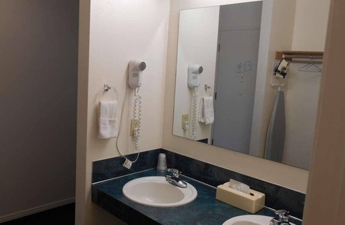 Enumclaw House | Great Relaxing Overnight Stay at GuestHouse Enumclaw! Free Parking, Pets Allowed