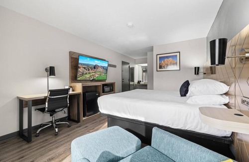 Orchard District Hotel | Great Relaxing Overnight Stay! Pet-friendly Unit! Close to Pine Nursery Park!