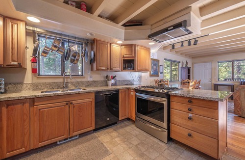 Tahoe Woods House | Great Reviews! Tahoe City chalet w/hot tub, walk 2 Tahoe City on bike trail, hiking!