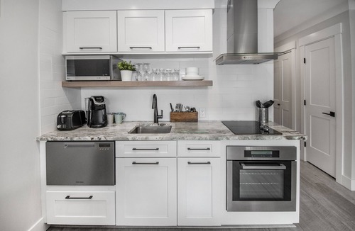 Hilton Head Island Condo | Great Romantic Get-A-Way! View of Ocean! HIGH QUALITY FINISHES! 2 BIKES!