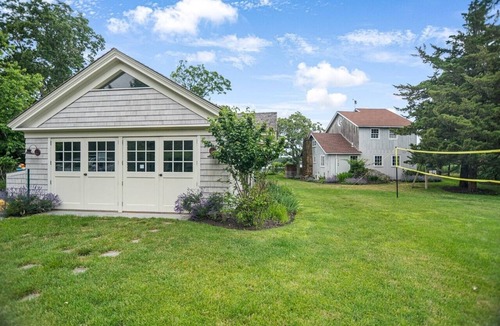 Sag Harbor Cottage | Great Sag Harbor Cottage on the Water Bay views