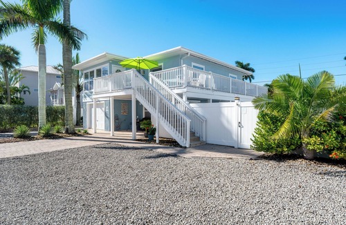 Hills T P House | 🌊Great Shared Pool | Easy Beach Access | Blue Pearl Manor Upper🌊