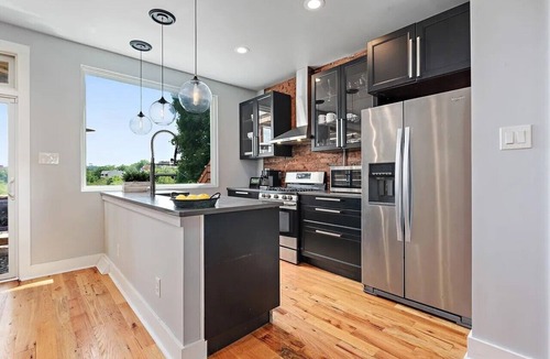 Pittsburgh House | GREAT SPACE & location! 2-bedroom row-house with backyard in vibrant Pittsburgh!