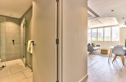 Cape Town City Centre Apartment | Great Studio with Balcony and City views