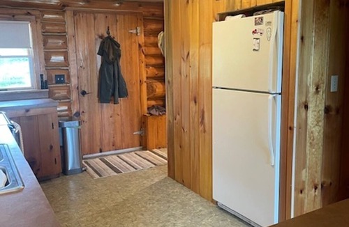 Rudyard Cabin | Great sunset views, private setting - many amenities - bathroom renovation 2024