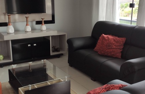 Caioba House | great townhouse with air and wifi - with two car garage
