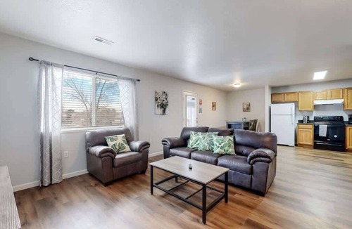 Brighton Apartment | Great Two King Bed Rooms Near Airport Ideal Stay!