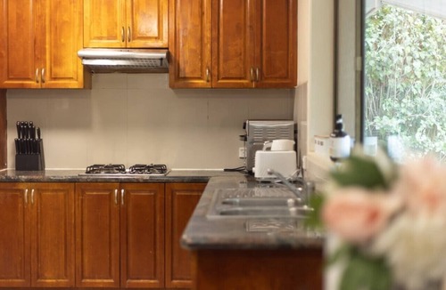 Robertson House | Great Value 5BR Group Home | Near M3 & Asian Food