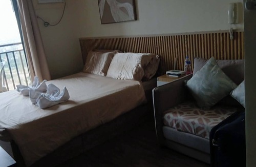 Cebu Condo | Great Value Cebu Condo with Balcony | Golf Course View| Near Malls