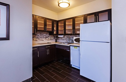 Tulsa County Condo | Great Value! Comfortable Suite in Tulsa | Free Breakfast + Fitness Center + Seasonal Outdoor Pool