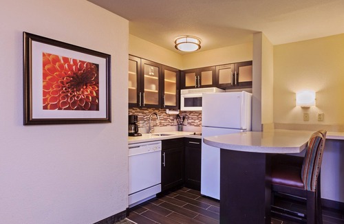 Tulsa County Condo | Great Value! Comfortable Suite in Tulsa | Free Breakfast + Fitness Center + Seasonal Outdoor Pool