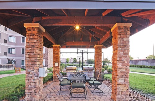 Tulsa County Condo | Great Value! Comfortable Suite in Tulsa | Free Breakfast + Fitness Center + Seasonal Outdoor Pool