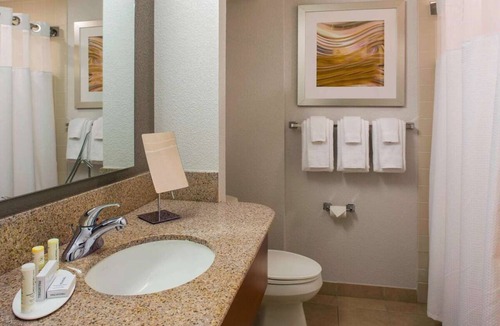 South Lowell Hotel | Great Value, Quality Stay! Pet-Friendly, Onsite Restaurant