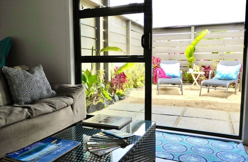 Muri Apartment | Great Value steps from Muri Beach with Kayaks, Paddle Boards, Pool, Free WIFI !