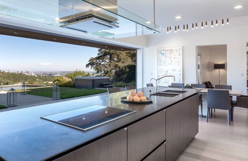 Brentwood House | Great views. Modern Contemporary Home in Brentwood