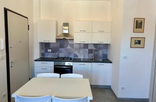 Finalborgo Apartment | Grecale - Elegante e Indipendente con Balcone