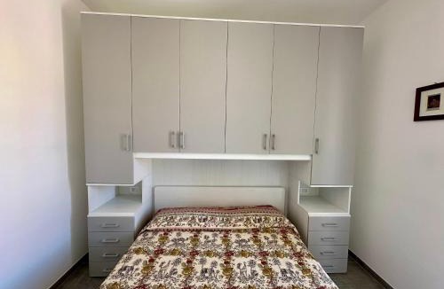 Finalborgo Apartment | Grecale - Elegante e Indipendente con Balcone