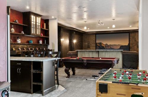 Hurricane House | Greek Goddess, Private Heated Pool and Hot Tub