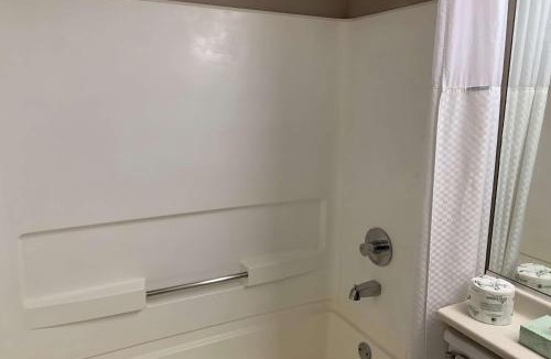 Greeley Hotel | Greeley Valley Lodge