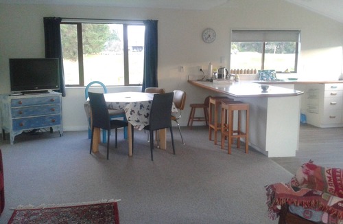 Gladstone House | Green Barn accommodation on a working farm in the heart of Gladstone.