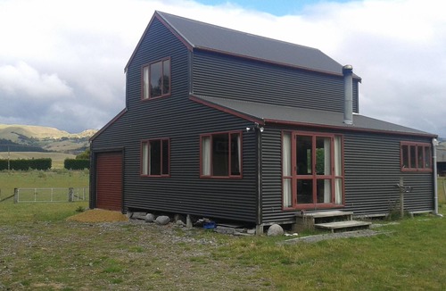 Gladstone House | Green Barn accommodation on a working farm in the heart of Gladstone.
