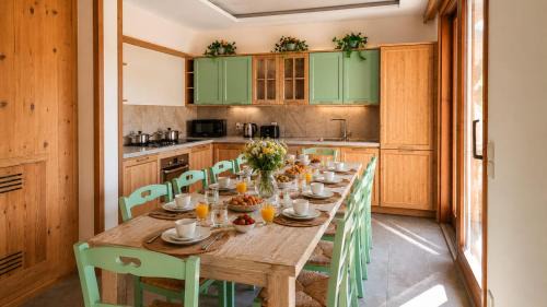 Dervio Ski Chalet | Green Chalet du lac - luxury property with swimming pool, large private garden and parking, few steps from the beach, ideal for families