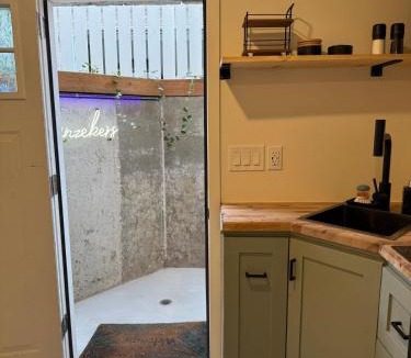 Draper Apartment | Green Clover Hideaway