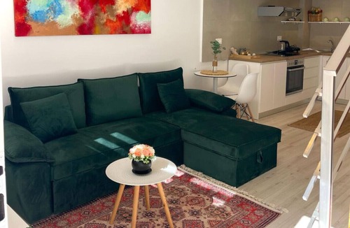 Tirana Apartment | Green Cozy Home | City Center by PikHost