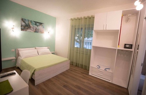 Garbatella Apartment | Green Double Room