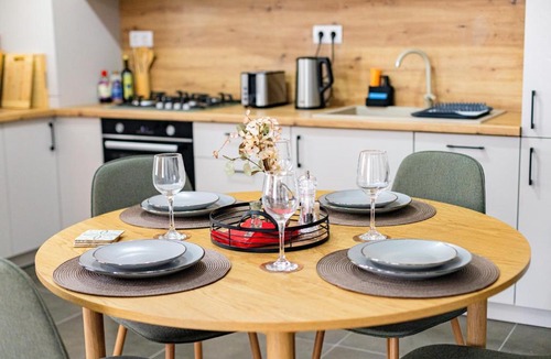 Calea Sever Bocu Apartment | GREEN FOREST ApArt Hotel - DeLuxe Apartment with Balcony, Free Parking, near AMAZONIA