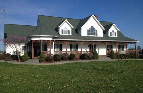 Odon Apartment | Green Gables 2 Bedroom Basement aprtmt, sleeps 8, ktchn, lvng rm, private ent.