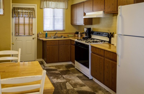 Burney Hotel | Green Gables Motel & Suites
