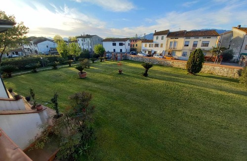 Capannori House | Green green villa