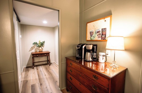 Geneva House | Green Haven-Comfortable stay for Spire, Wineries, & Lake Erie. A quiet retreat!
