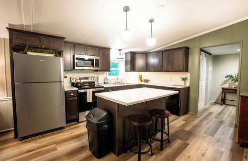 Geneva House | Green Haven-Comfortable stay for Spire, Wineries, & Lake Erie. A quiet retreat!