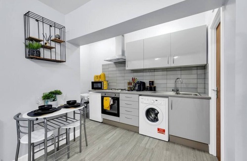 Seven Sisters Apartment | Green Haven Sleeps Two