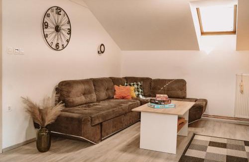 Brezice Apartment | Green Hill