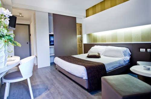 Corgeno Hotel | Green Hotel Motel