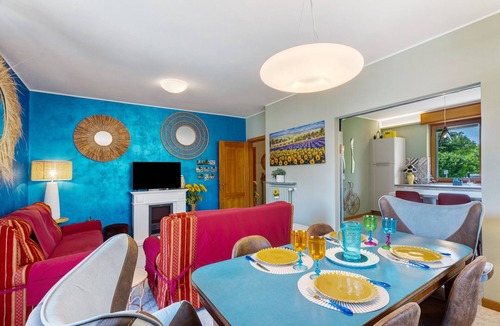 Castelletto Sopra Ticino House | Green Holiday Home 'La Casa Dei Girasoli-Lake Maggiore' with Garden, Wi-Fi, AC, Parking