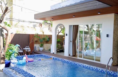 Phan Thiet House | Green Jungle Villa - Phù Hợp Gia Đình Từ 10 - 20 Người Lớn & Trẻ Em - Sân BBQ Đậu Được Xe ô tô 16 chỗ- Hồ bơi riêng- 5 Phút Đi Bộ Đến Biển - 5 Phút Đến Chợ Hải Sản Phú Thuỷ- Hồ Cá Koi