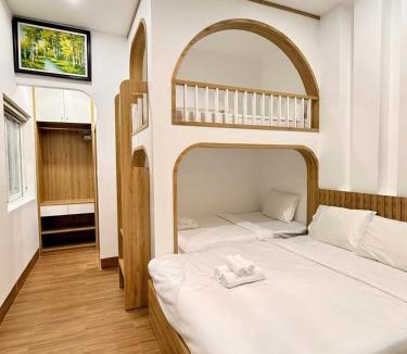 Phan Thiet House | Green Jungle Villa - Phù Hợp Gia Đình Từ 10 - 20 Người Lớn & Trẻ Em - Sân BBQ Đậu Được Xe ô tô 16 chỗ- Hồ bơi riêng- 5 Phút Đi Bộ Đến Biển - 5 Phút Đến Chợ Hải Sản Phú Thuỷ- Hồ Cá Koi
