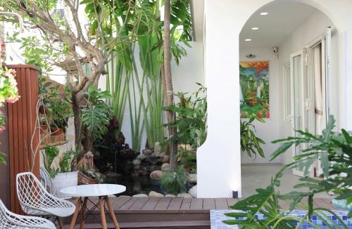 Phan Thiet House | Green Jungle Villa - Phù Hợp Gia Đình Từ 10 - 20 Người Lớn & Trẻ Em - Sân BBQ Đậu Được Xe ô tô 16 chỗ- Hồ bơi riêng- 5 Phút Đi Bộ Đến Biển - 5 Phút Đến Chợ Hải Sản Phú Thuỷ- Hồ Cá Koi